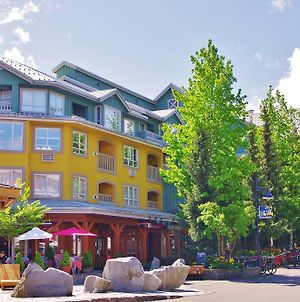 Town Plaza By Mountainview Accommodation Whistler Room photo