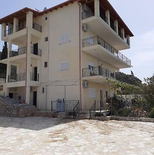 Guesthouse Cathrine Dhermi Exterior photo
