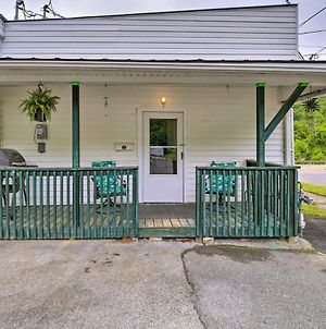 Pet-Friendly Bluefield Apartment With Porch! Exterior photo