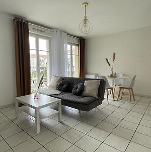 Apartment 1 Bedroomed With Balcony 10Min From Disneyland Paris Bussy-Saint-Georges Exterior photo