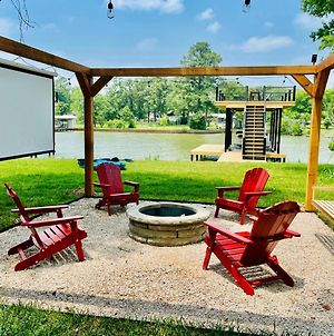 The Benjamin I - 2022 Built Luxury Retreat With Backyard Paradise With Hot Tub Outdoor Movie Screen Dock & Boat Rental Gun Barrel City Exterior photo