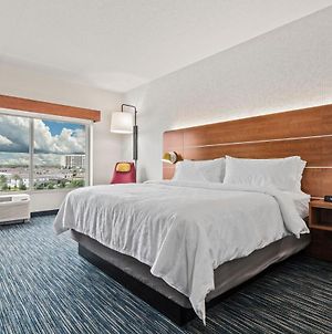 Holiday Inn Express And Suites Orlando - Lk Buena Vista Area Exterior photo