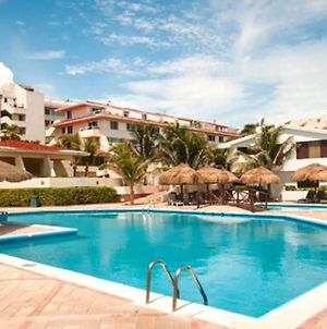 Apartamento Vacacional Frente Al Mar Con Piscina En Cancun Apartment Exterior photo