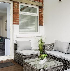 Oliverball Serviced Apartments - Milton Heights - Modern 2 Bedroom Apartment With Terrace In Portsmouth Exterior photo