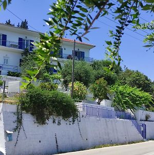 Blue And White Apartments Benitses  Exterior photo