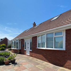 The Bungalow A Tranquil 3 Bedroom Property Close To Beach Lytham St Annes Exterior photo