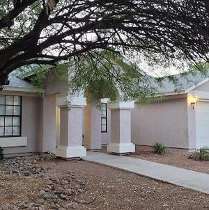 Cozy Four-Bedroom Single Story Home In Glendale Phoenix Exterior photo