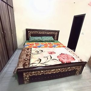 Cheerful 3 Bedrooms Newly Furnished Family House Lahore Exterior photo
