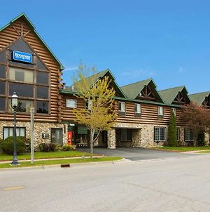 Rodeway Inn & Suites Mackinaw City - Bridgeview Exterior photo