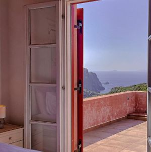 Secluded 3 Bedroom House 5 Mins From Kapsali Kythira Island Exterior photo