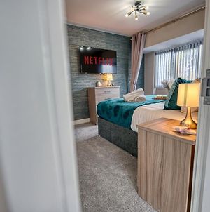 Solihull - B'Ham Airport And Nec, Jlr Solihull, Business & Leisure Stays - Aspen House Room photo