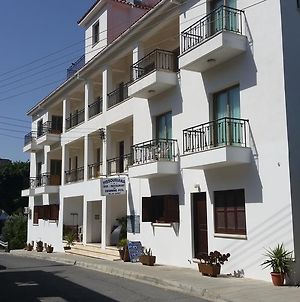 Pissouriana Apartments Exterior photo