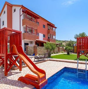Beautiful Apartment In Banjol With 2 Bedrooms, Wifi And Outdoor Swimming Pool Exterior photo