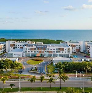 Residence Inn By Marriott Cancun Hotel Zone Exterior photo