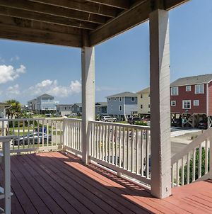 40 East Peach Bound By Oak Island Accommodations Exterior photo