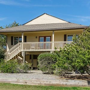 Pelican Palace By Oak Island Accommodations Exterior photo