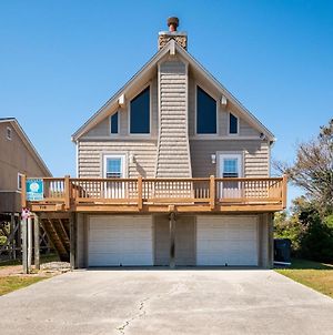 Salty Dawg By Oak Island Accommodations Exterior photo
