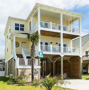 Family Tides By Oak Island Accommodations Exterior photo