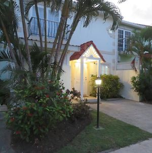 Porters Gate Townhouse 3 Bedroom 3 Bathroom Private Garden With Dip Pool Saint James Exterior photo
