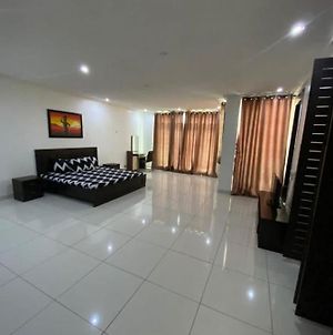 Brown-Stone Apartment II 4-Bedroom Unit With Chef Abuja Exterior photo