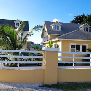 Villa By The Bay Nassau Exterior photo