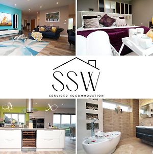 Ty Marlyn, Sa4, By Stay South Wales - Sleeps 12, Free Wifi & Parking With Evc - Hot Tub, 2 Games Rooms Swansea Exterior photo