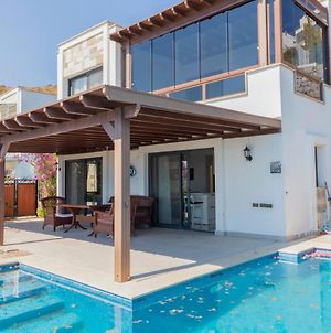 Splendid Villa With Private Pool And Jacuzzi Near Beach In Bodrum Turgutreis Exterior photo