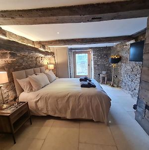 The Undercroft - Luxury Historic Studio With En Suite In Heart Of Frome. Exterior photo