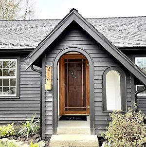Modern 2 Bedroom Farmhouse Cottage With Hot Tub In Snohomish Exterior photo