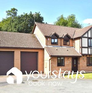 The Glade By Yourstays Huge Single Detached Holiday Home With Big Garden Newcastle-under-Lyme Exterior photo
