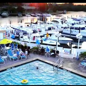 Remodeled, Huge Pool, Tiki Bar & Grill, Quiet Room Sarasota Exterior photo