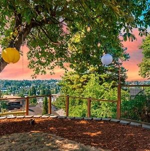"The Fremont Overlook" With Nifty Backyard & Firepit Home Seattle Exterior photo