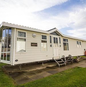 Great 6 Berth Caravan By The Beach At California Cliffs In Scratby Ref 50010L Hotel Great Yarmouth Exterior photo