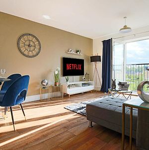 Luxury Apartment With Balcony, Fast Wifi, Free Parking & Smart Tv With Netflix By Yoko Property Milton Keynes Exterior photo