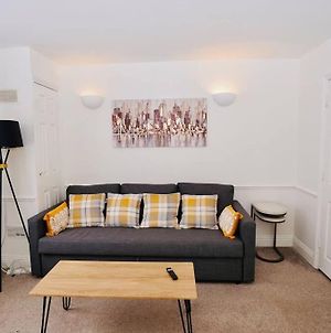Spacious 1 Bed Flat In Central Slough Exterior photo