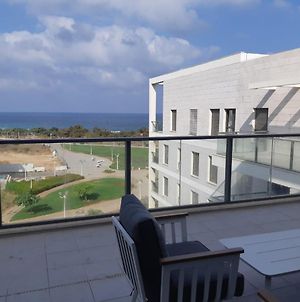 גן עדן ליד הים Apartment Nahariya Exterior photo