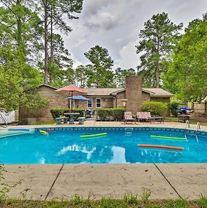 Inviting Fayetteville Home With Deck And Pool! Exterior photo