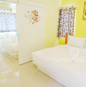 Holland Resort Phuket Room photo
