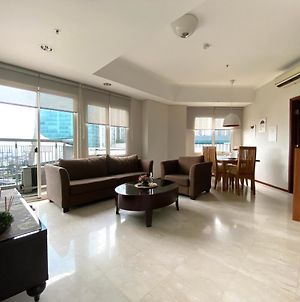 Cozy 2Br Apt Right Next To Central Park Mall Apartment Jakarta Exterior photo