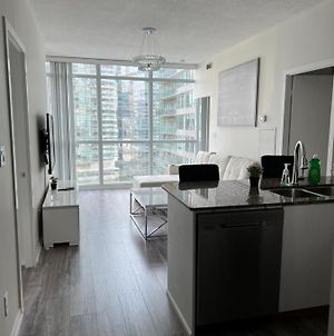 2Br, 2Bath & Den In Downtown Toronto, Newly Updated! Apartment Exterior photo