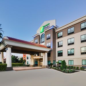 Holiday Inn Express Northwest Near Sea World, An Ihg Hotel San Antonio Exterior photo