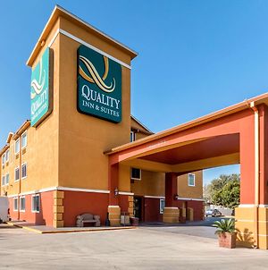 Quality Inn & Suites Seaworld North San Antonio Exterior photo