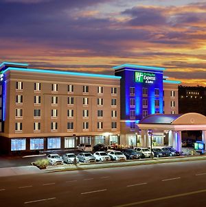 Holiday Inn Express & Suites Knoxville West - Papermill Dr Exterior photo