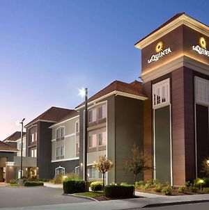 La Quinta Inn & Suites By Wyndham Fresno Northwest Exterior photo