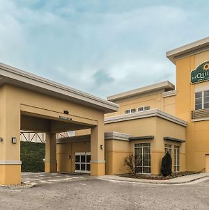 La Quinta Inn & Suites By Wyndham Knoxville Papermill Exterior photo