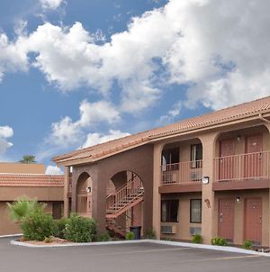 Howard Johnson Inn And Suites Saint George Hwy I-15 Exit 6 St. George Exterior photo