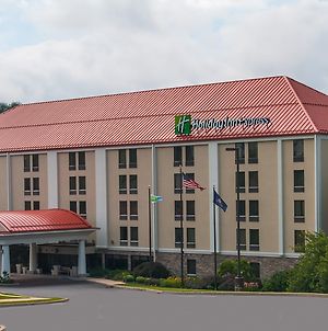 Holiday Inn Express Hotel & Suites York Exterior photo