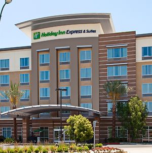 Holiday Inn Express & Suites Anaheim Resort Area Exterior photo