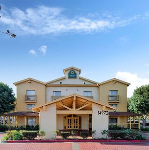 La Quinta Inn & Suites By Wyndham Irvine Spectrum Exterior photo