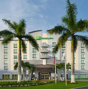 Holiday Inn Hotel Miami-Doral Area, An Ihg Hotel Exterior photo